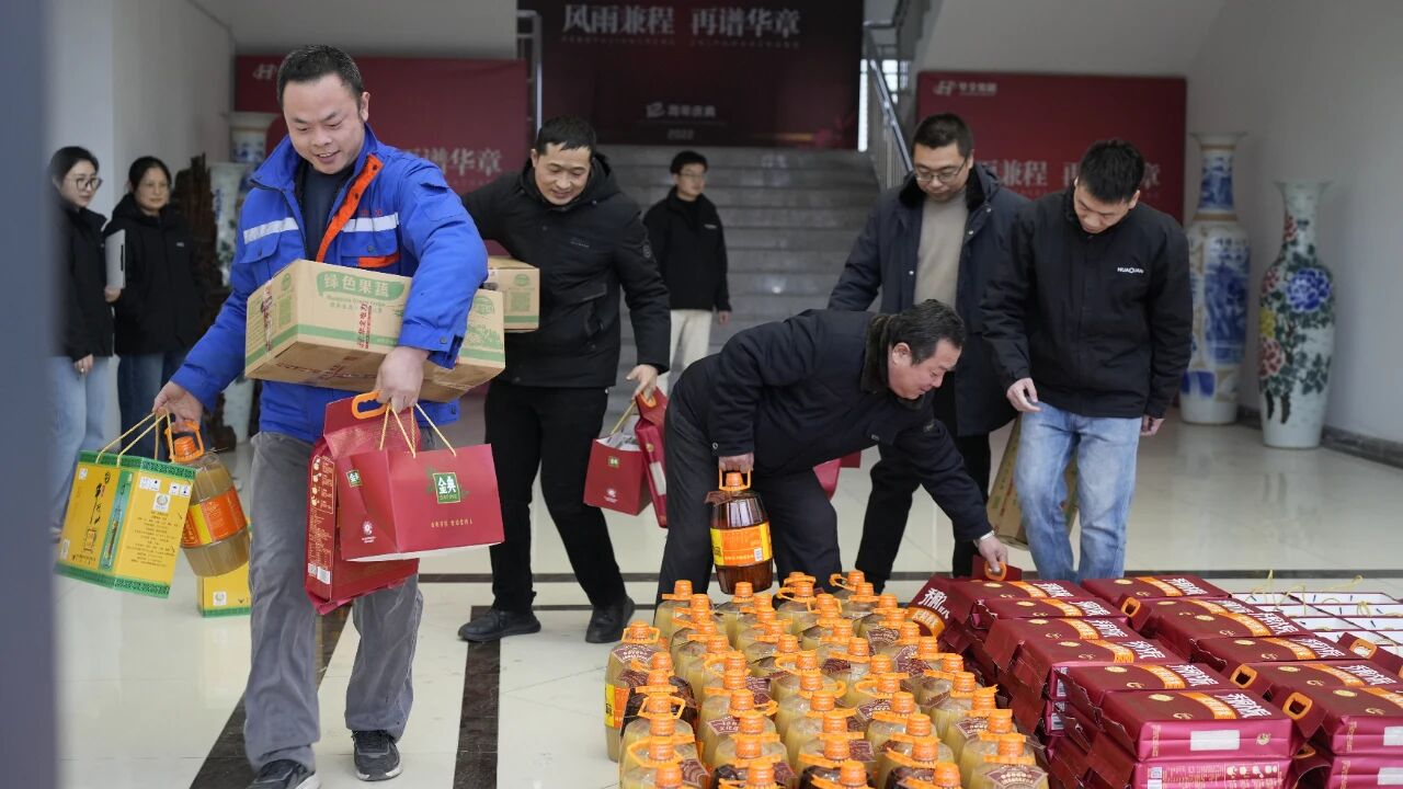 Тёплые пожелания через горы и моря: новогодний подарок от группы HUAQUAN дарит вкус дома